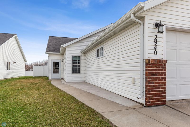 2940 35th St S, Moorhead, MN 56560