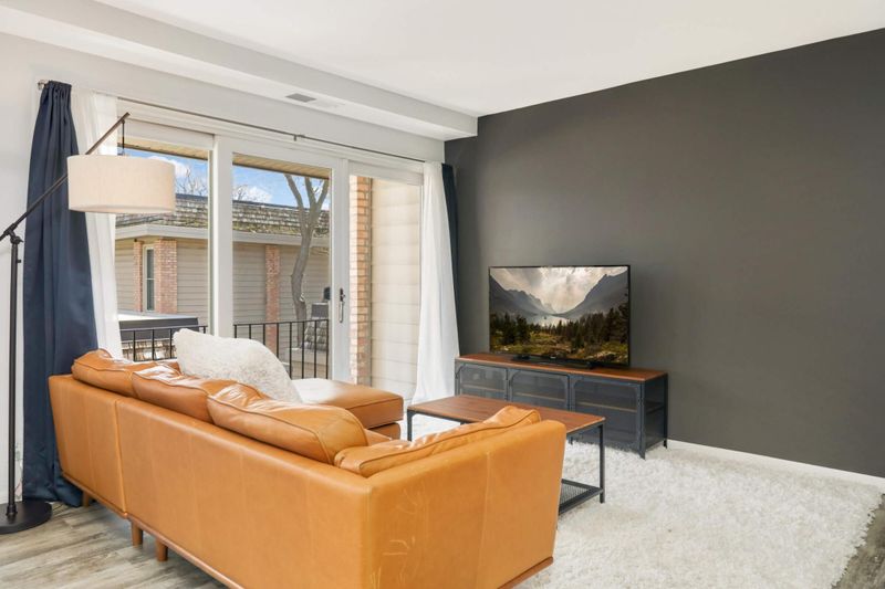 6324 Barrie Rd #2B, Edina, MN 55435