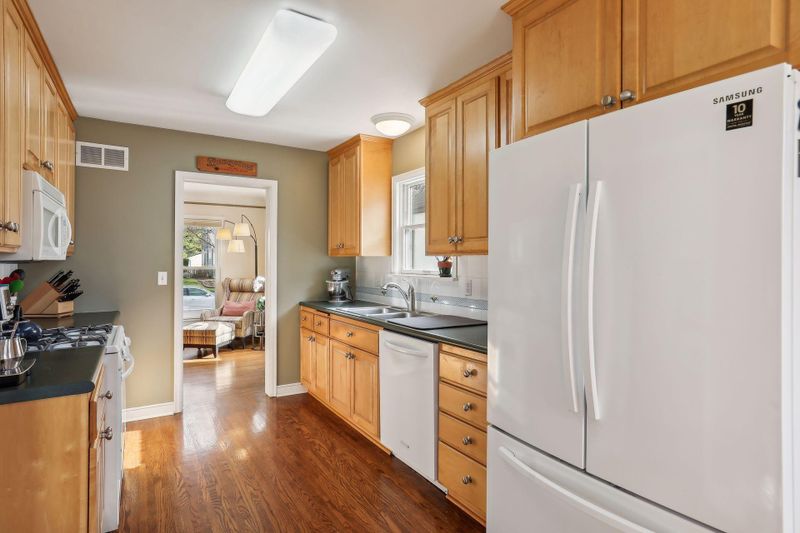 2140 Eleanor Ave, Saint Paul, MN 55116