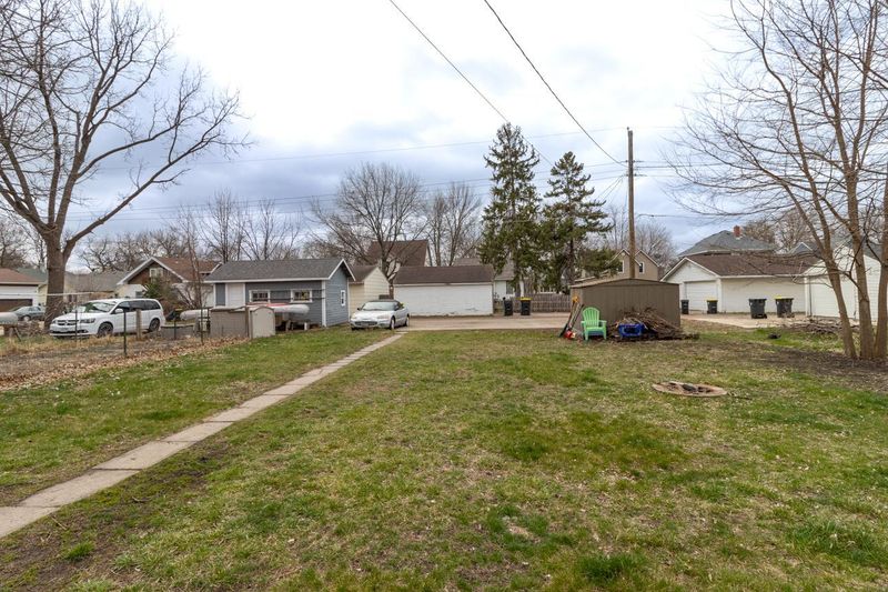 423 Nicollet Ave, North Mankato, MN 56003