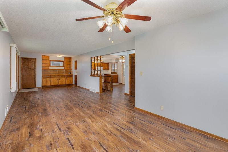 4253 Limestone Dr, Eagan, MN 55122