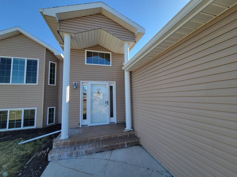 1541 Johnson Dr, Moorhead, MN 56560
