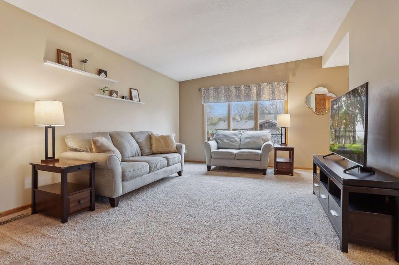 9404 Wellington Ln N, Maple Grove, MN 55369