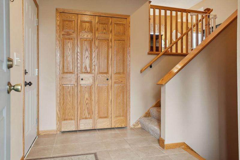 9404 Wellington Ln N, Maple Grove, MN 55369