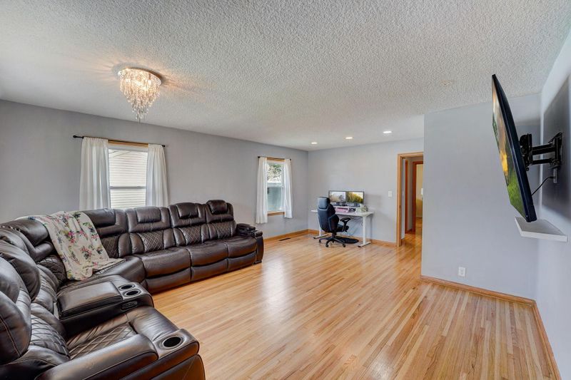 373 Ruby Dr, West Saint Paul, MN 55118