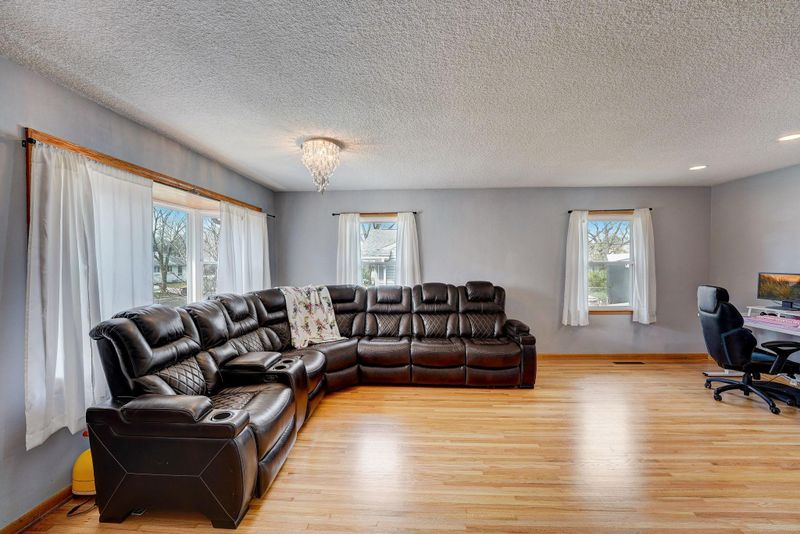 373 Ruby Dr, West Saint Paul, MN 55118