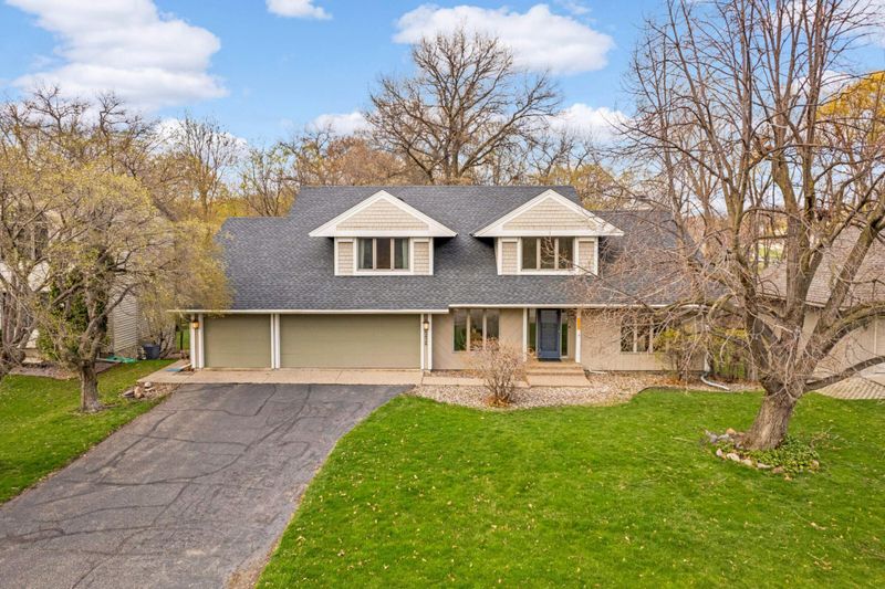 5424 Grove St, Edina, MN 55436