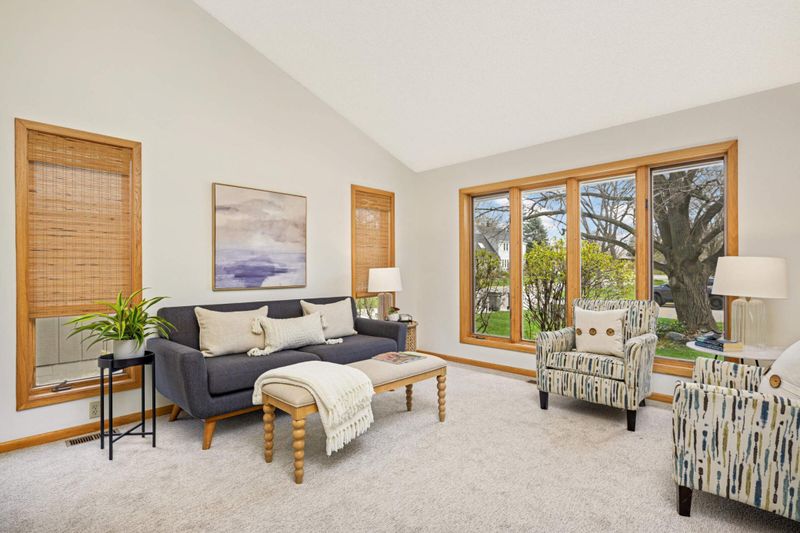 5424 Grove St, Edina, MN 55436