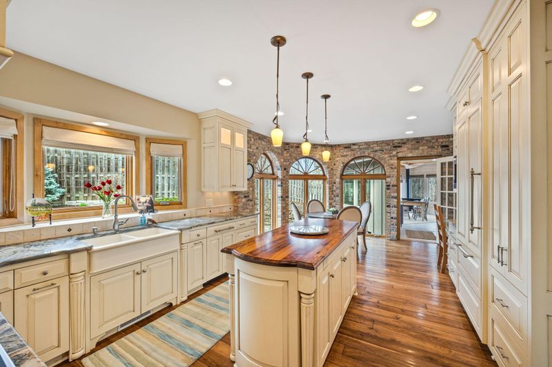 480 Far Hill Ct, Wayzata, MN 55391