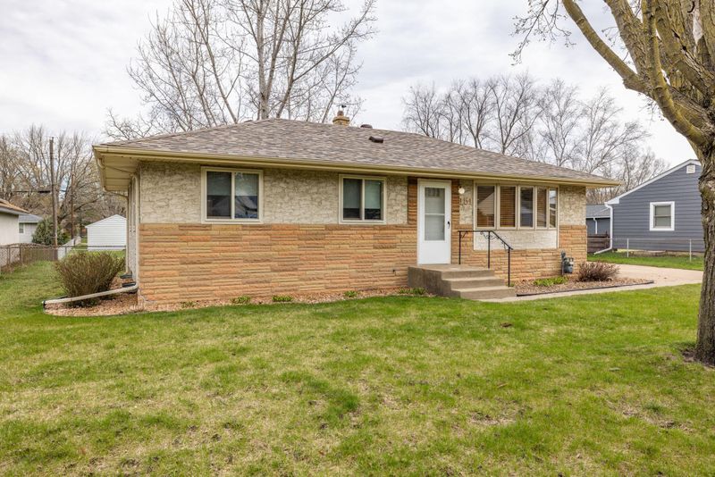 151 Bellwood Ave, Maplewood, MN 55117