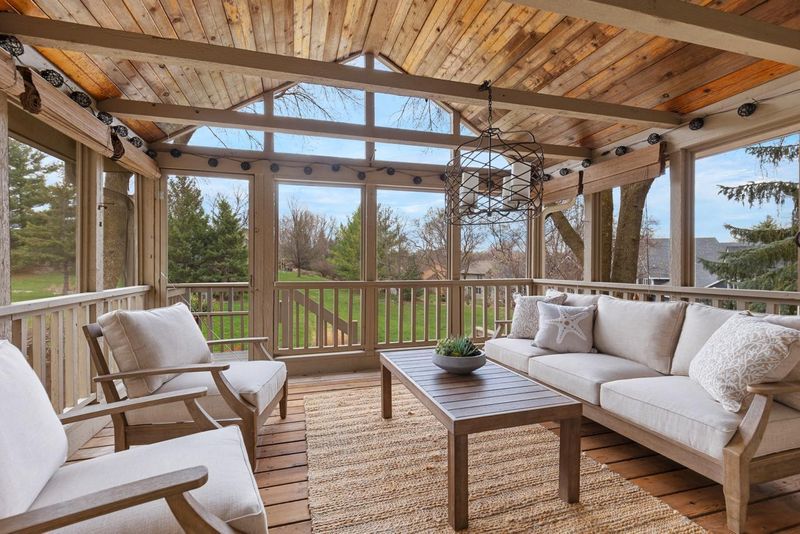 6207 Cascade Ps, Chanhassen, MN 55317