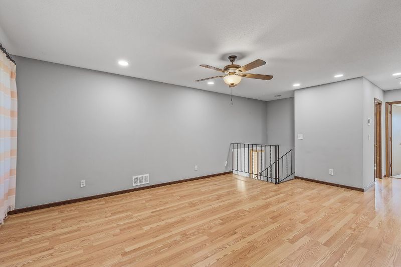13625 Hanover Ct, Apple Valley, MN 55124