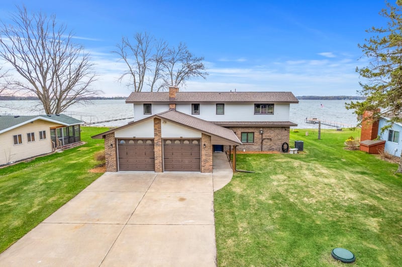 51715 Belle Isle Dr, Rush City, MN 55069