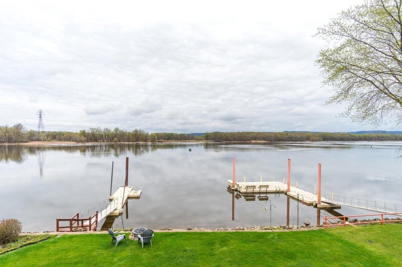 408 Shore Acres Rd, La Crescent, MN 55947