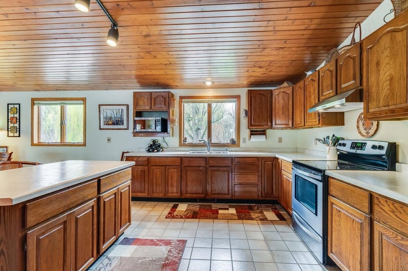 408 Shore Acres Rd, La Crescent, MN 55947