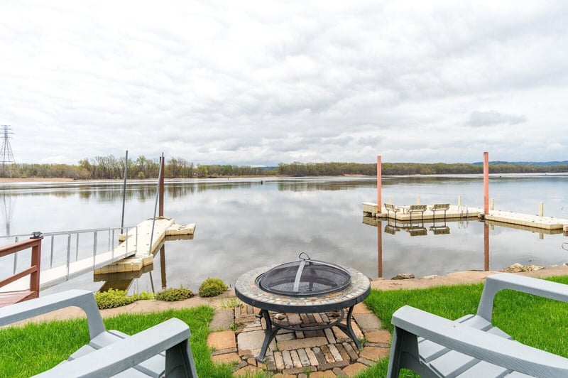 408 Shore Acres Rd, La Crescent, MN 55947