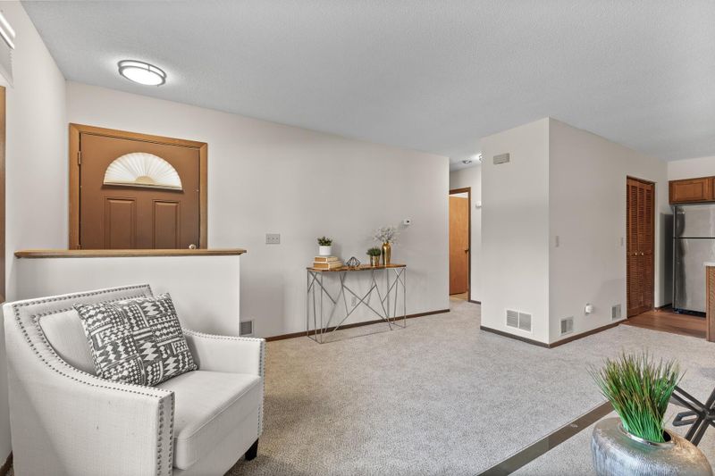 4704 Lenore Ln, Eagan, MN 55122