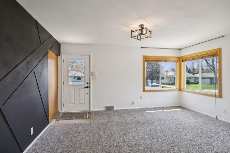 1020 3rd St NW, New Brighton, MN 55112