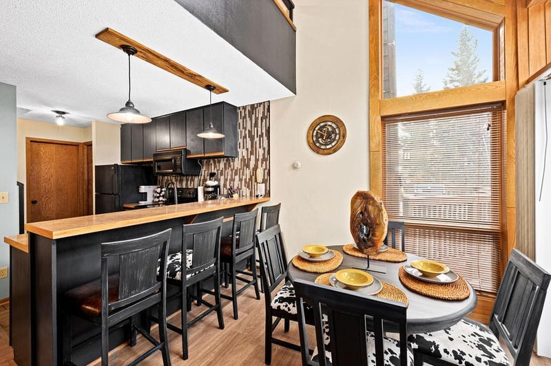 527 Moose Mountain Dr, Tofte, MN 55615