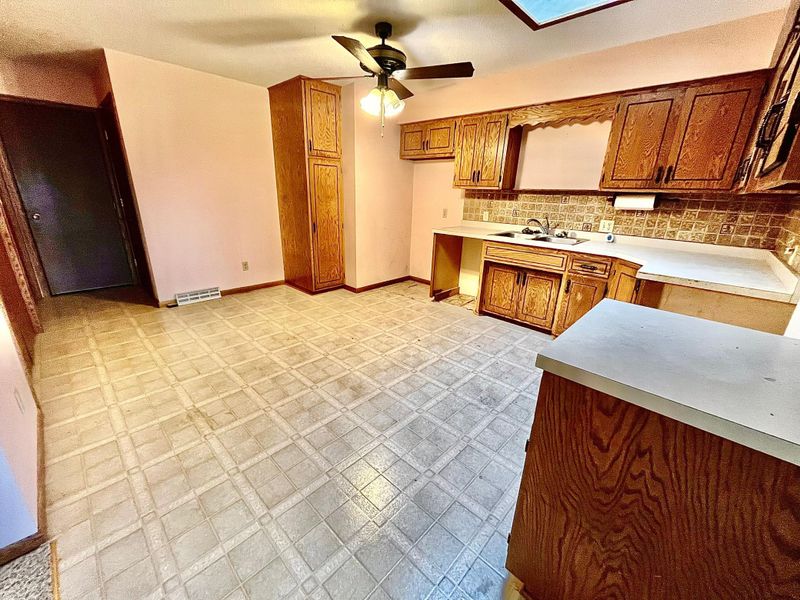 389 Spruce St, Paynesville, MN 56362