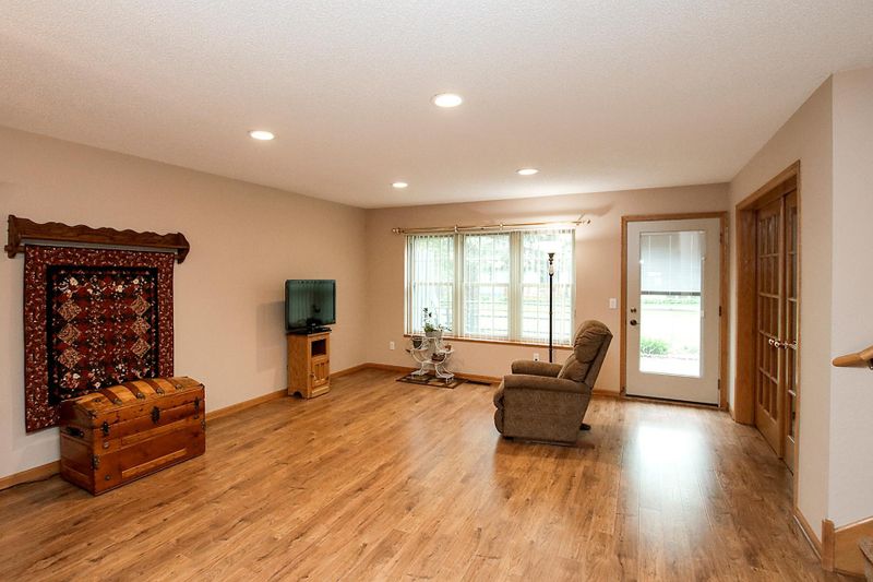 129 Morningside Dr NE, Hutchinson, MN 55350