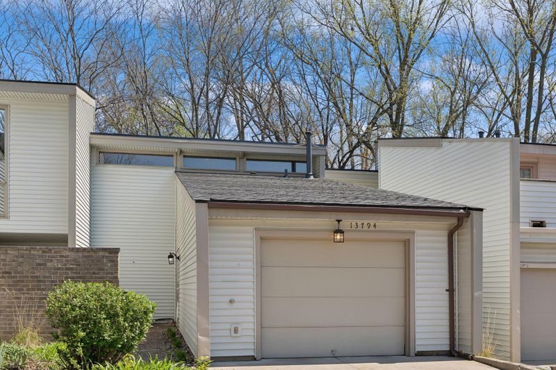 13794 Heywood Ct, Apple Valley, MN 55124