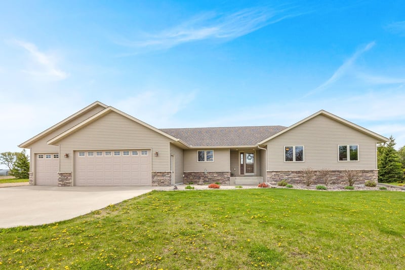 6509 100th St, Glencoe, MN 55336