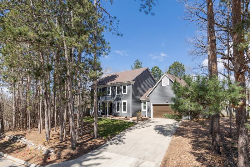 5517 Conifer Trl, Minnetonka, MN 55345