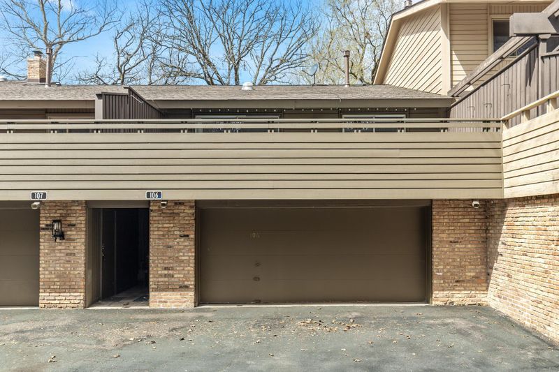 106 Birnamwood Dr, Burnsville, MN 55337