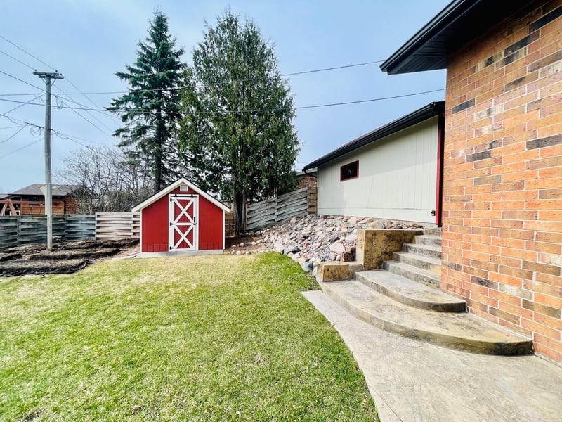 25 Circle Dr, Gilbert, MN 55741