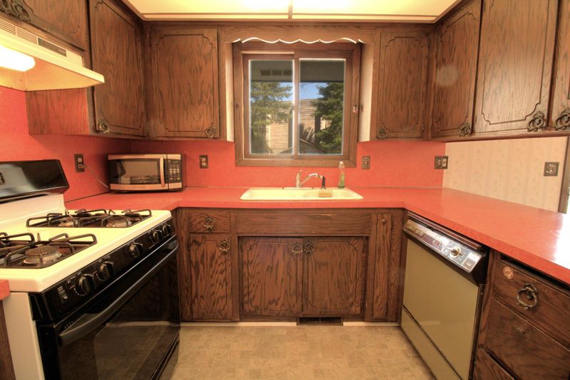 4835 Caribou Dr, Minnetonka, MN 55345