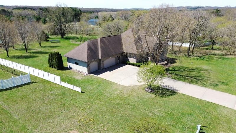 E4075 Nicole Ct, Eleva, WI 54738