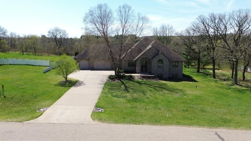 E4075 Nicole Ct, Eleva, WI 54738