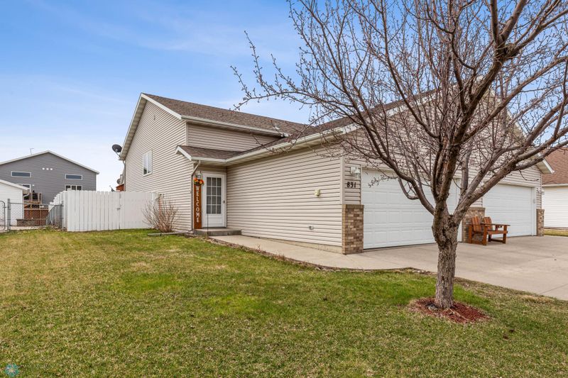 831 Woodbridge Cir, Dilworth, MN 56529
