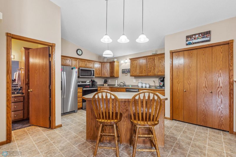831 Woodbridge Cir, Dilworth, MN 56529