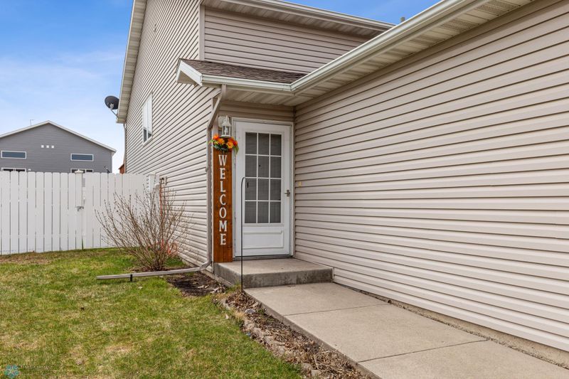 831 Woodbridge Cir, Dilworth, MN 56529