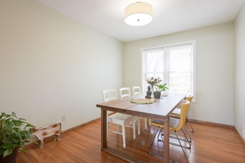 3899 Worchester Dr, Eagan, MN 55123