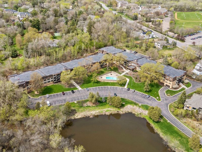 215 Barry Ave S #211, Wayzata, MN 55391