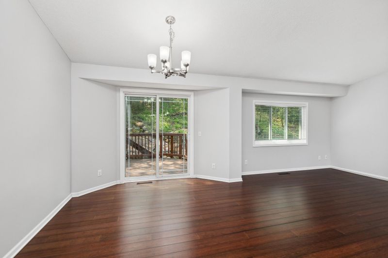 612 Autumn Oaks Ct, Eagan, MN 55123