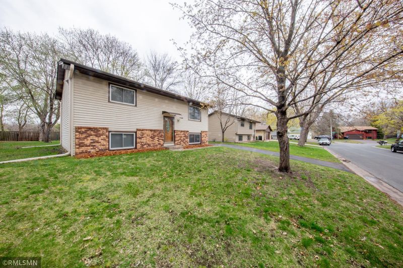 10420 Unity St NW, Coon Rapids, MN 55433