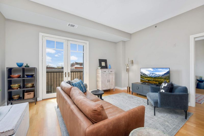 370 Marshall Ave #402, Saint Paul, MN 55102