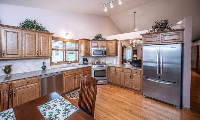 2704 Boulder Dr, Burnsville, MN 55337