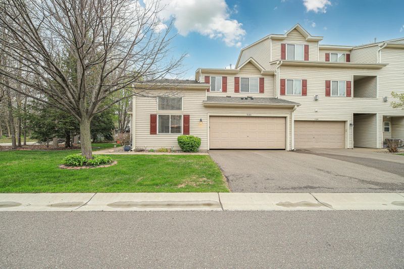9186 Comstock Ln N, Maple Grove, MN 55311