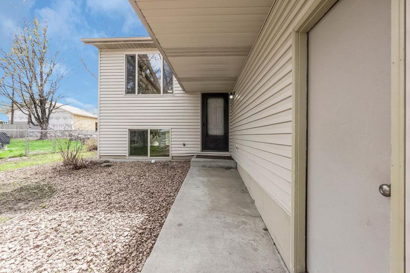 2011 Lake View Dr, Jordan, MN 55352