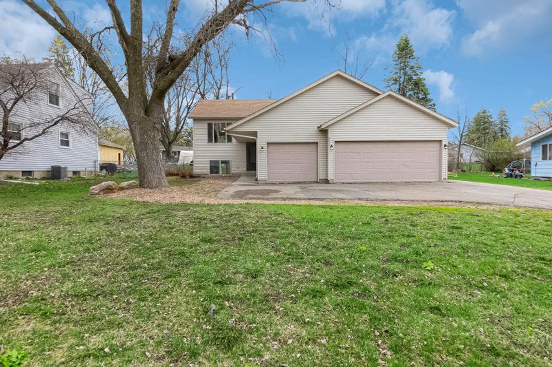 2011 Lake View Dr, Jordan, MN 55352