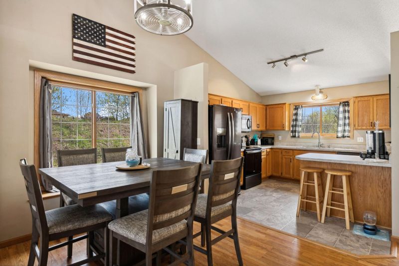 410 Creekside Dr, Buffalo, MN 55313