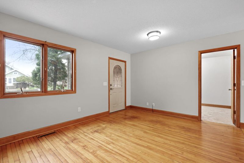 1492 Iglehart Ave, Saint Paul, MN 55104