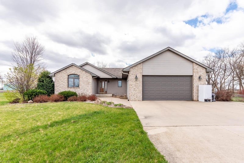 61389 103rd St, Minnesota Lake, MN 56068