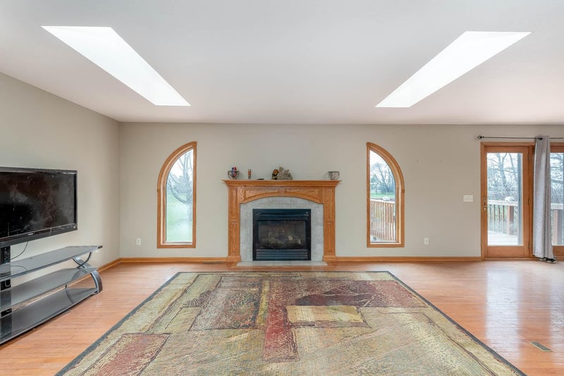 61389 103rd St, Minnesota Lake, MN 56068