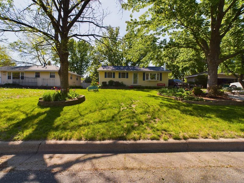 9712 6th St NE, Blaine, MN 55434